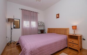 1 bedroom, free WiFi, bed sheets - Lovely apartment in Seget Donji (Seget Donji)