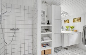 Shower - Cozy home in Gilleleje with WiFi (Gilleleje)