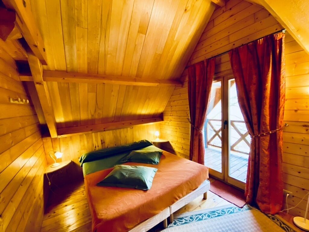 Les Ormes : chalet et piscine en pleine nature à Sarlat même