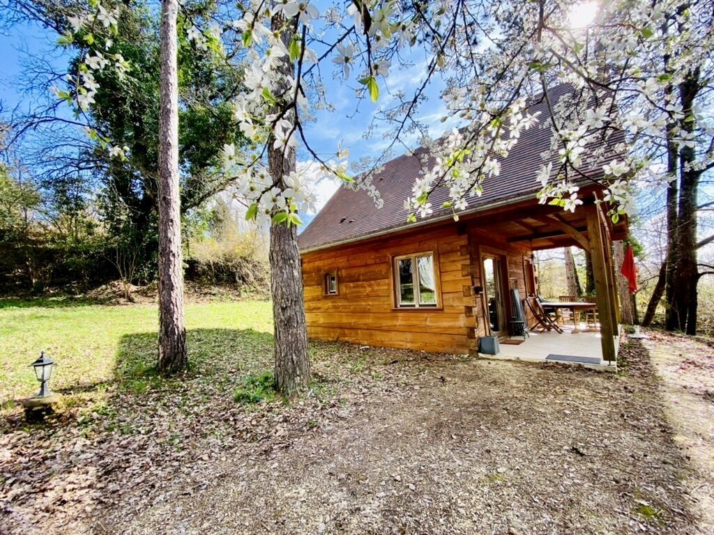 Les Ormes : chalet et piscine en pleine nature à Sarlat même