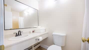 Double Room | Free WiFi, bed sheets