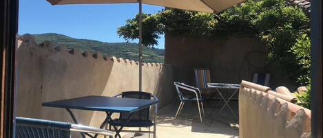 屋外ダイニングエリア