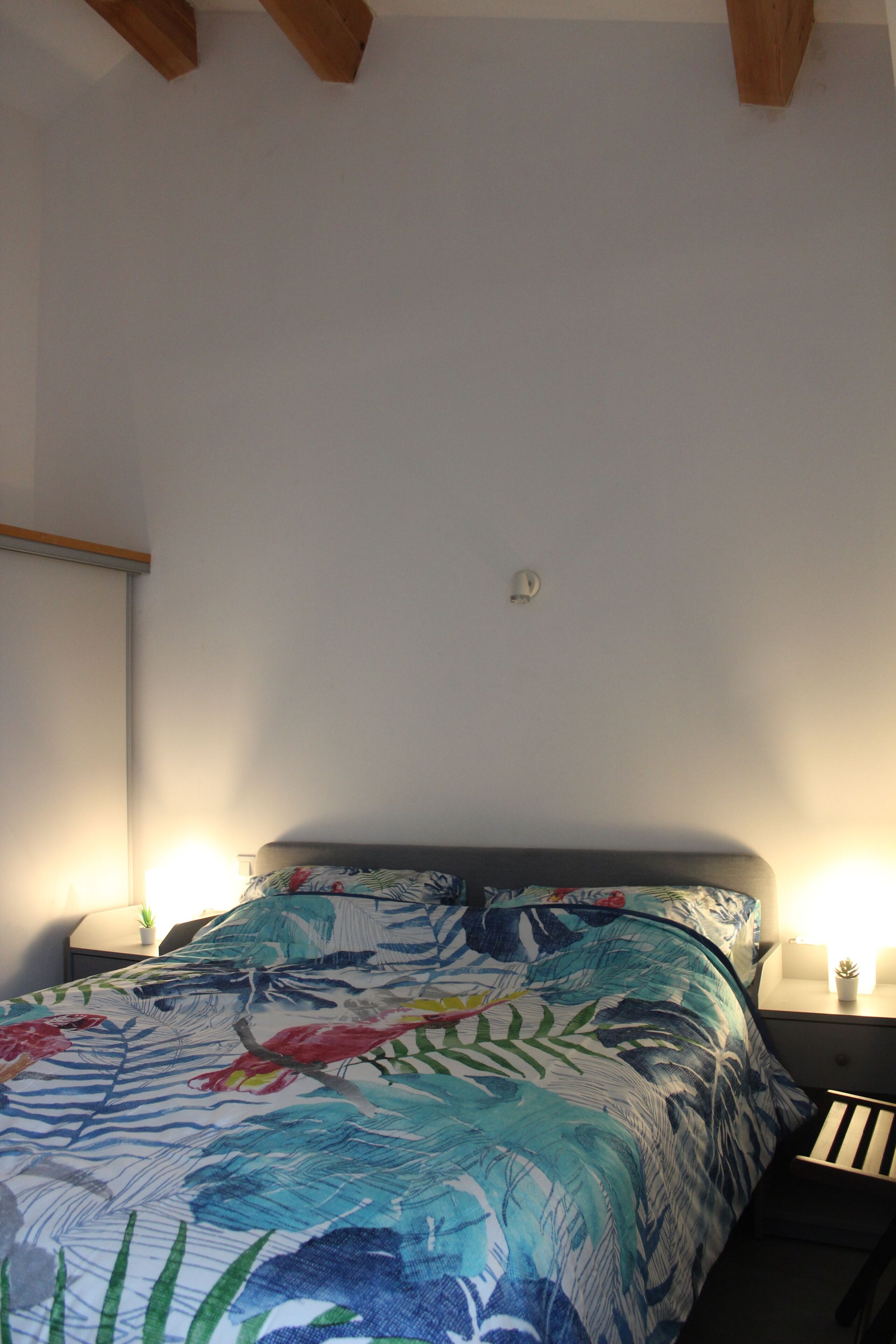 2 bedroom home with pool in great location in lovely market town in wine region.