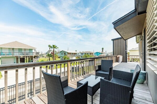 Terrace/patio - Wait 'N Sea - STR25-000243: Unwind with the family at this peaceful getaway (Jamaica Beach)