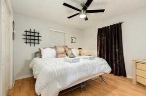 3 bedrooms, desk, iron/ironing board, free WiFi - Wait 'N Sea - STR25-000243: Unwind with the family at this peaceful getaway (Jamaica Beach)