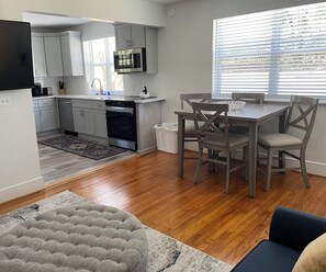 Interior - New Cozy Stay Columbia and Ft. Jackson (Columbia)