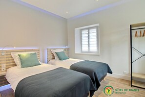 2 bedrooms, iron/ironing board, travel crib, free WiFi - Ty Brestivan - Theix Noyalo (THEIX NOYALO)