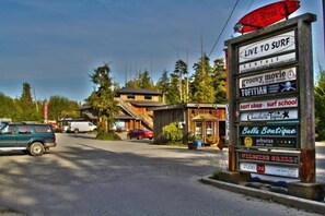 Property grounds - Forest Edge-Chesterman,OD Shower,Firepit,Bike Path (Tofino)