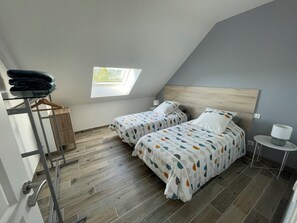 2 bedrooms, iron/ironing board, WiFi, bed sheets - New, air-conditioned house on 1st floor with private pool, quiet location (La Feuillade)