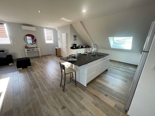 New, air-conditioned house on 1st floor with private pool, quiet location