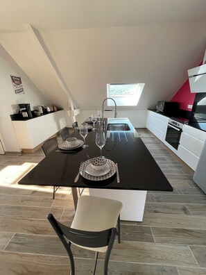 Private kitchen - New, air-conditioned house on 1st floor with private pool, quiet location (La Feuillade)