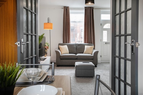 Cudworth House, Barnsley for Contractors & Families (Hosted by: Emu-J stays)