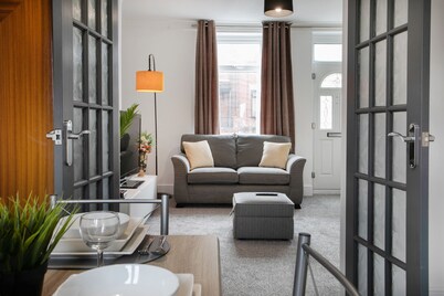 Cudworth House, Barnsley for Contractors & Families (Hosted by: Emu-J stays)
