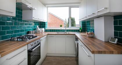 Cudworth House, Barnsley for Contractors & Families (Hosted by: Emu-J stays)