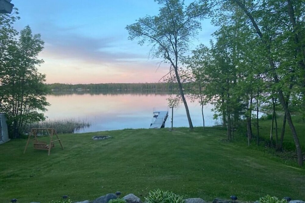 Beautiful Lakehome nestled in Longville with panoramic views!