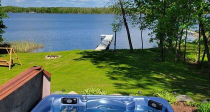 Beautiful Lakehome nestled in Longville with panoramic views!
