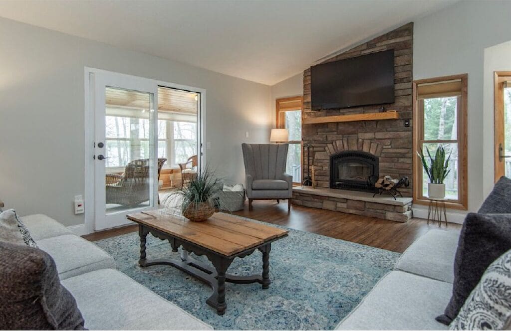 Téléviseur connecté, foyer, lecteur de DVD