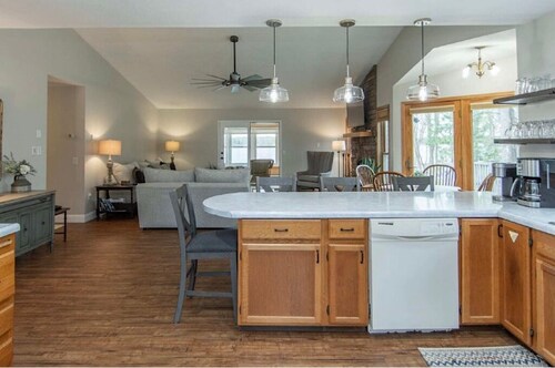 Beautiful Lakehome nestled in Longville with panoramic views! 