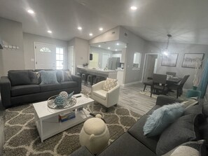 Een smart-tv en een open haard