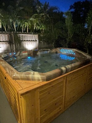 Outdoor spa tub