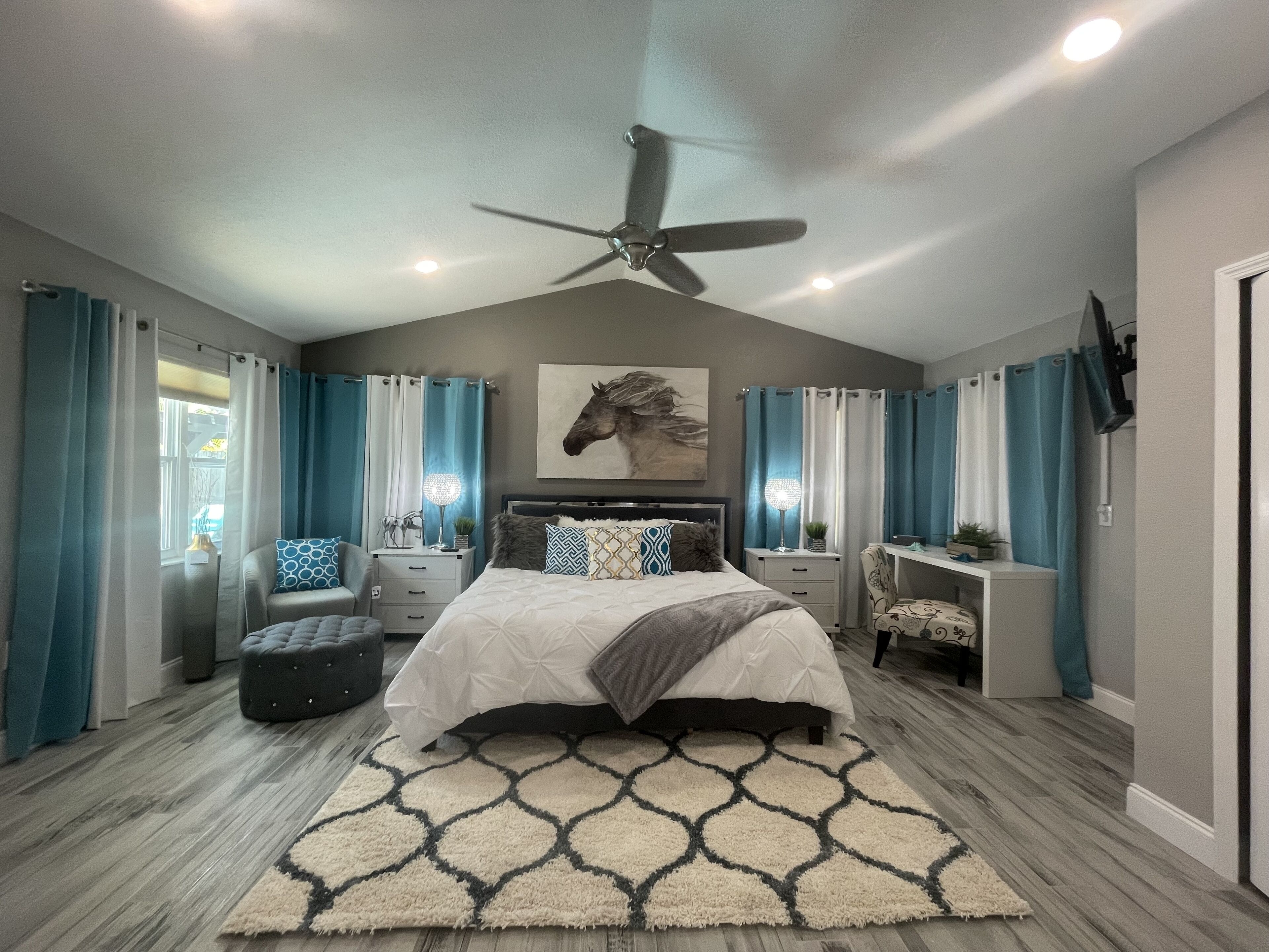 4 Schlafzimmer, Schreibtisch, Bügeleisen/Bügelbrett, Reisekinderbett