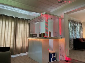 Interior - Cozy 3 Bedroom Home near all things Tampa Bay! (Seffner)