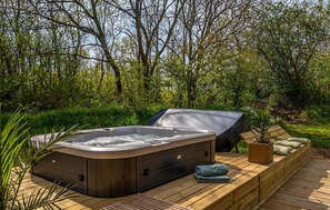 Bain à remous extérieur