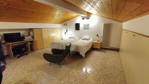 3 chambres, bureau, Wi-Fi gratuit, draps fournis