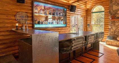 5 Star Cabin LUXURY AMMENITIES W/POOL HTUB close to WINE TRAIL, HIKING, FISHING