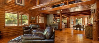 5 Star Cabin LUXURY AMMENITIES W/POOL HTUB close to WINE TRAIL, HIKING, FISHING