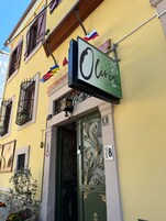 Konaklama yerinin ön cephesi