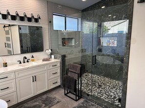 Shower, hair dryer, bidet, towels