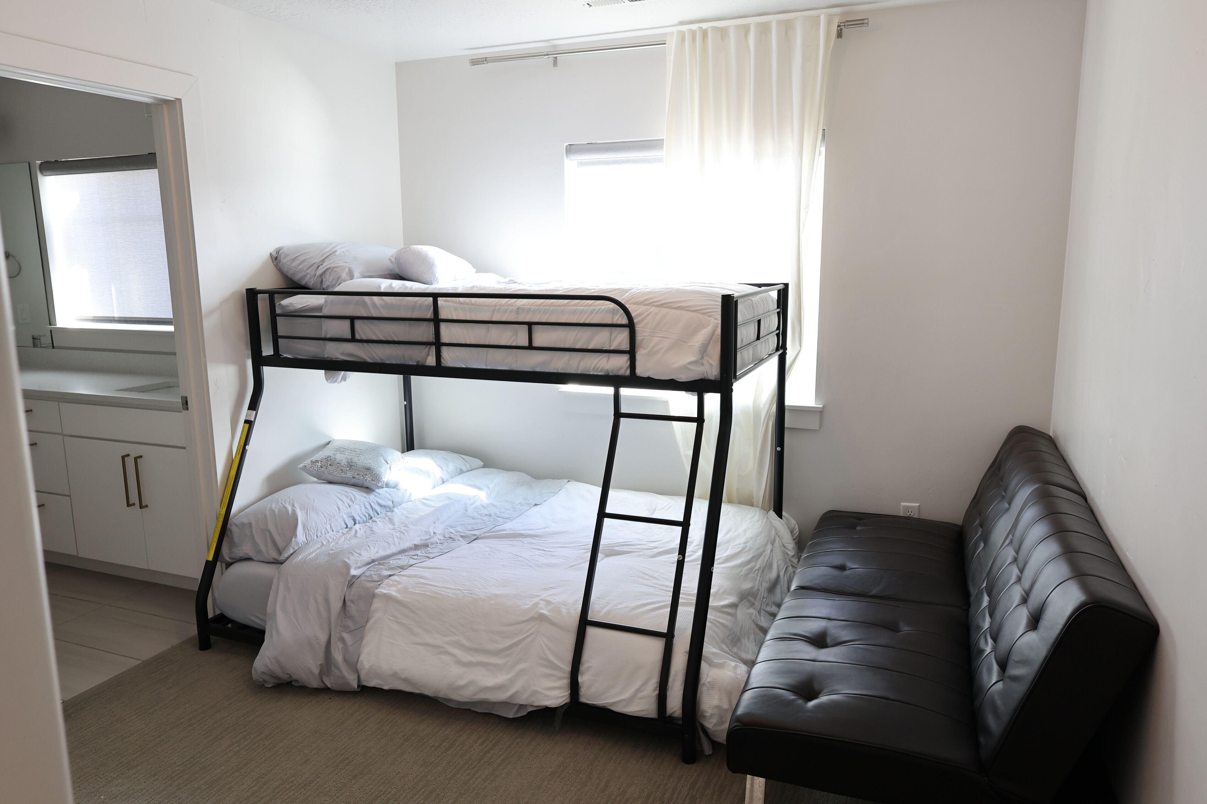 Modern Mountain View house at silicone slope Lehi