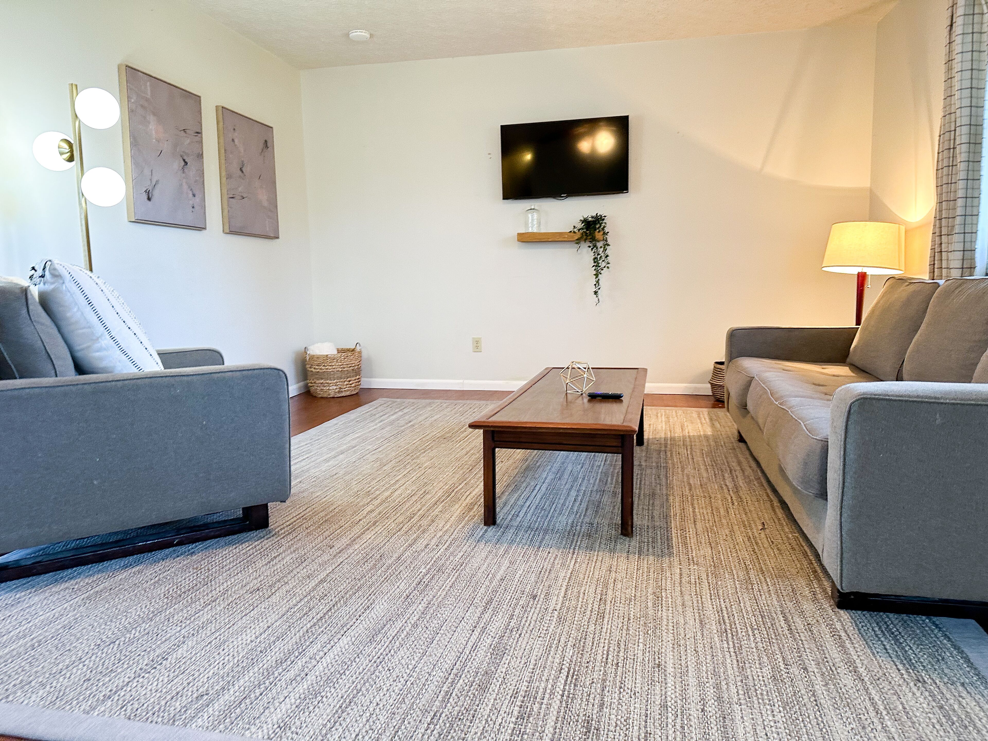 Blue bird inn-mins from FLW