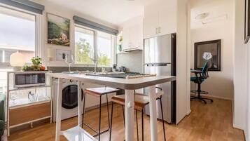 Fridge, microwave, oven, coffee/tea maker
