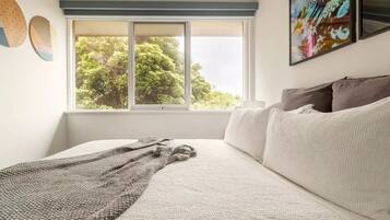 1 bedroom, desk, free WiFi, bed sheets