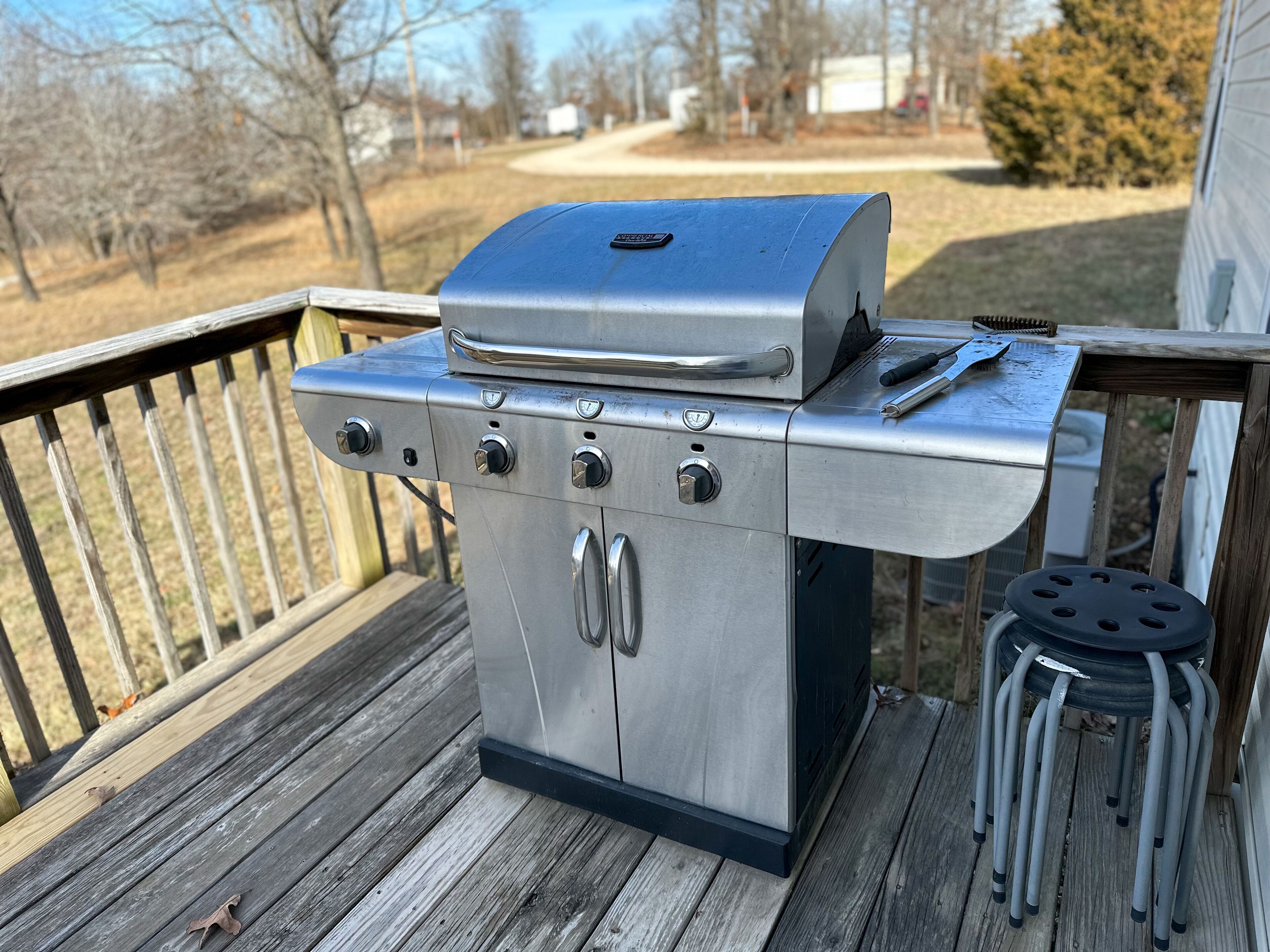 Misty mountain inn Close to post