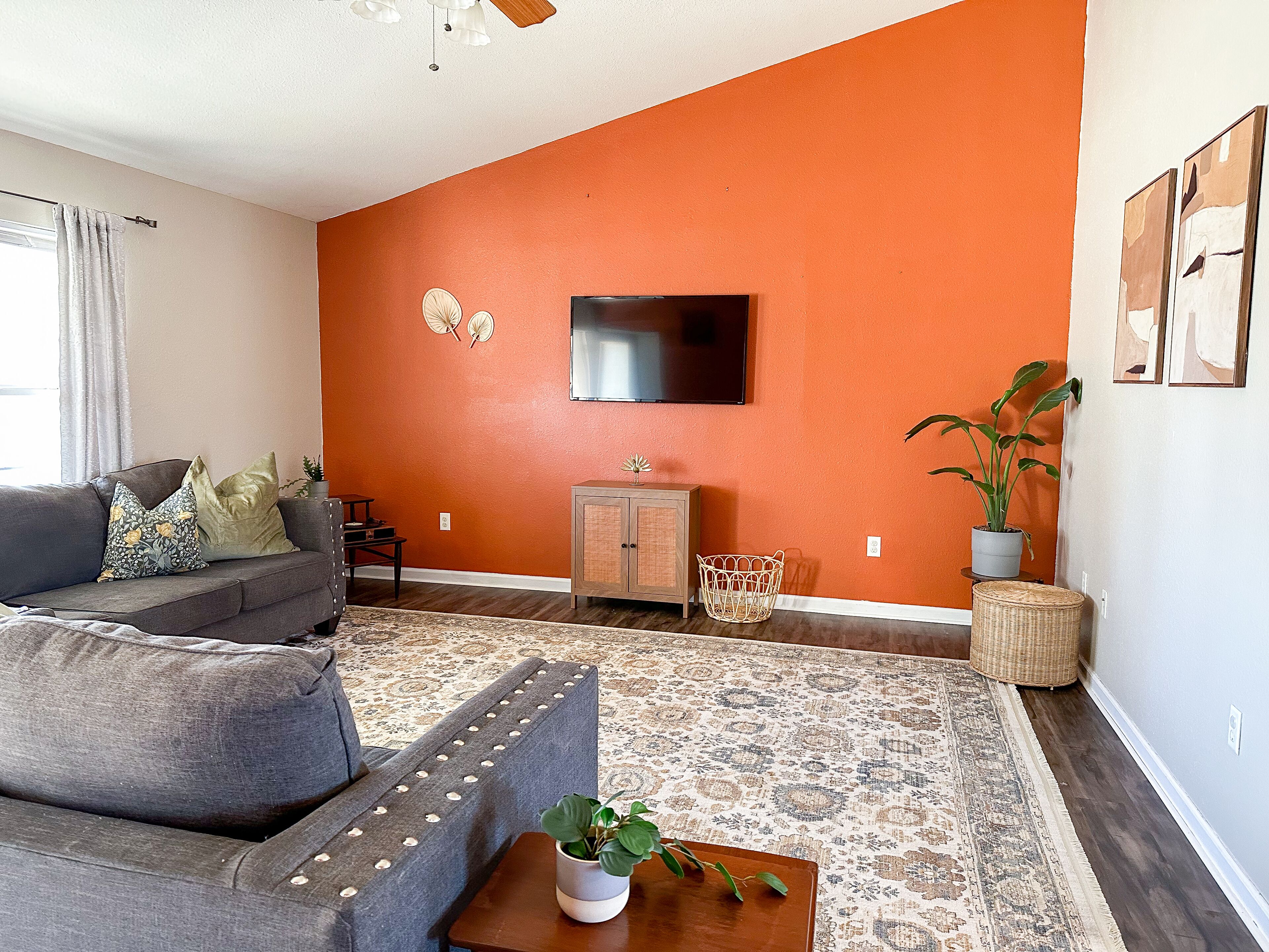 Misty mountain inn Close to post