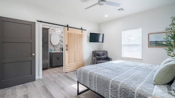 3 bedrooms, iron/ironing board, travel crib, free WiFi