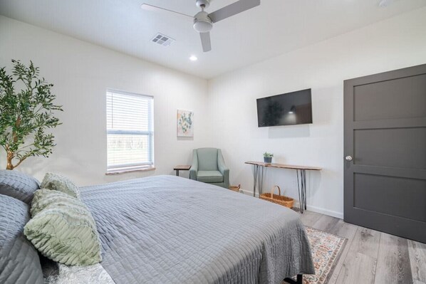 3 bedrooms, iron/ironing board, travel cot, free WiFi