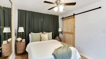 3 bedrooms, iron/ironing board, WiFi, bed sheets
