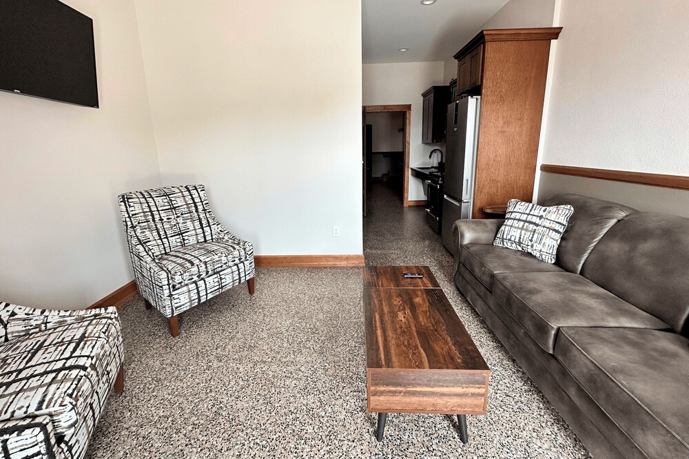 The Lodge- Roosevelt Suite (ADA)