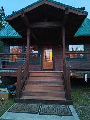 Exterior detail - Owl Moon Cabin - Rare jewel of a cabin located inside Yosemite National Park (Yosemite National Park)