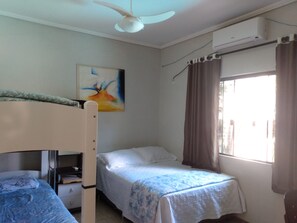 2 chambres, fer et planche à repasser, accès au Wi-Fi (inclus)