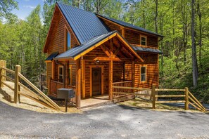 Exterior - A Pine Choice is a Newly Built 2 Bedroom Luxury Cabin Minutes from Gatlinburg and Pigeon Forge! (Sevierville)