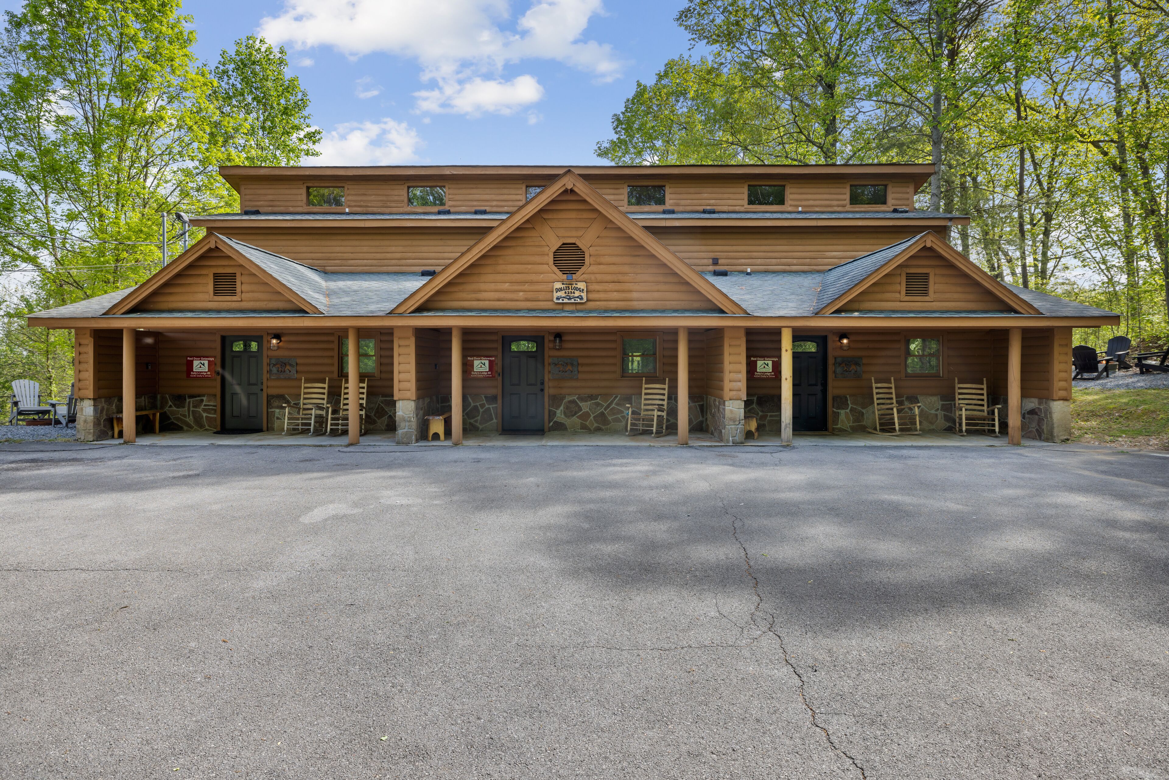 Dolly's Lodge 2 Sleeps 8 With Spectacular Mountain Views And Beautiful Mountain Serenity!