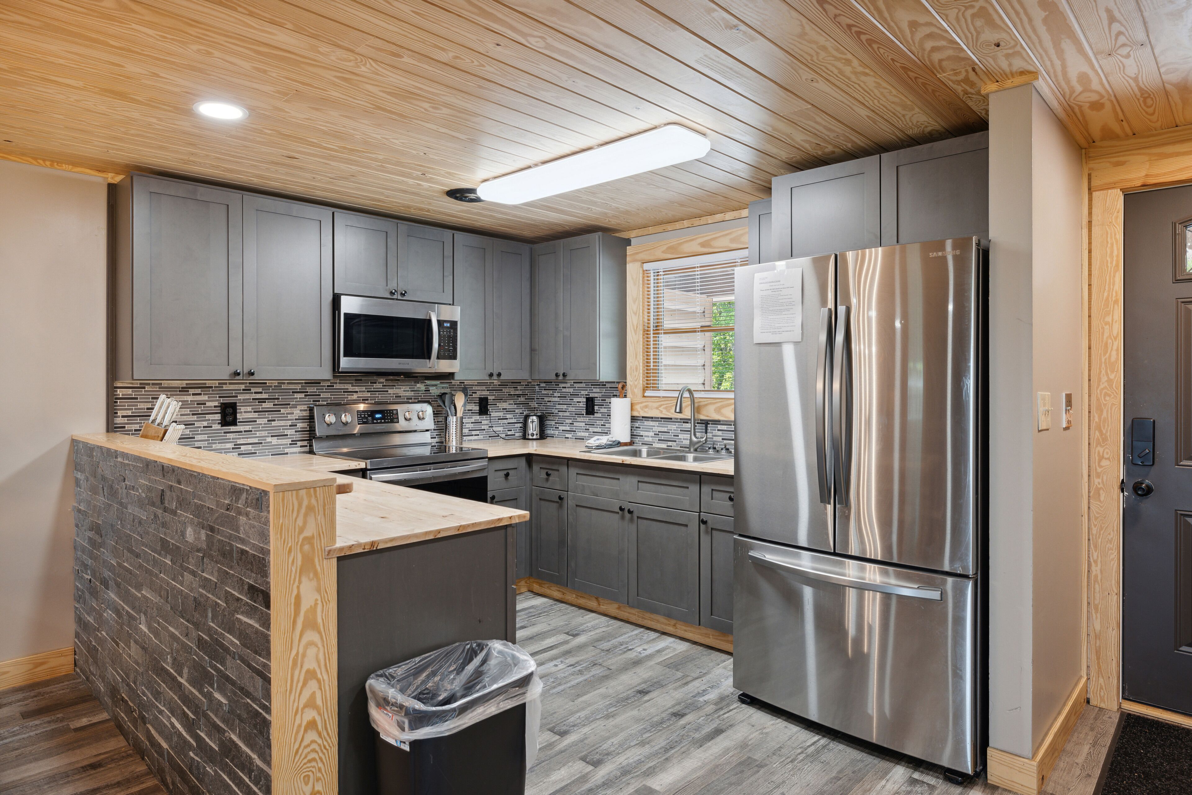 Dolly's Lodge 2 Sleeps 8 With Spectacular Mountain Views And Beautiful Mountain Serenity!