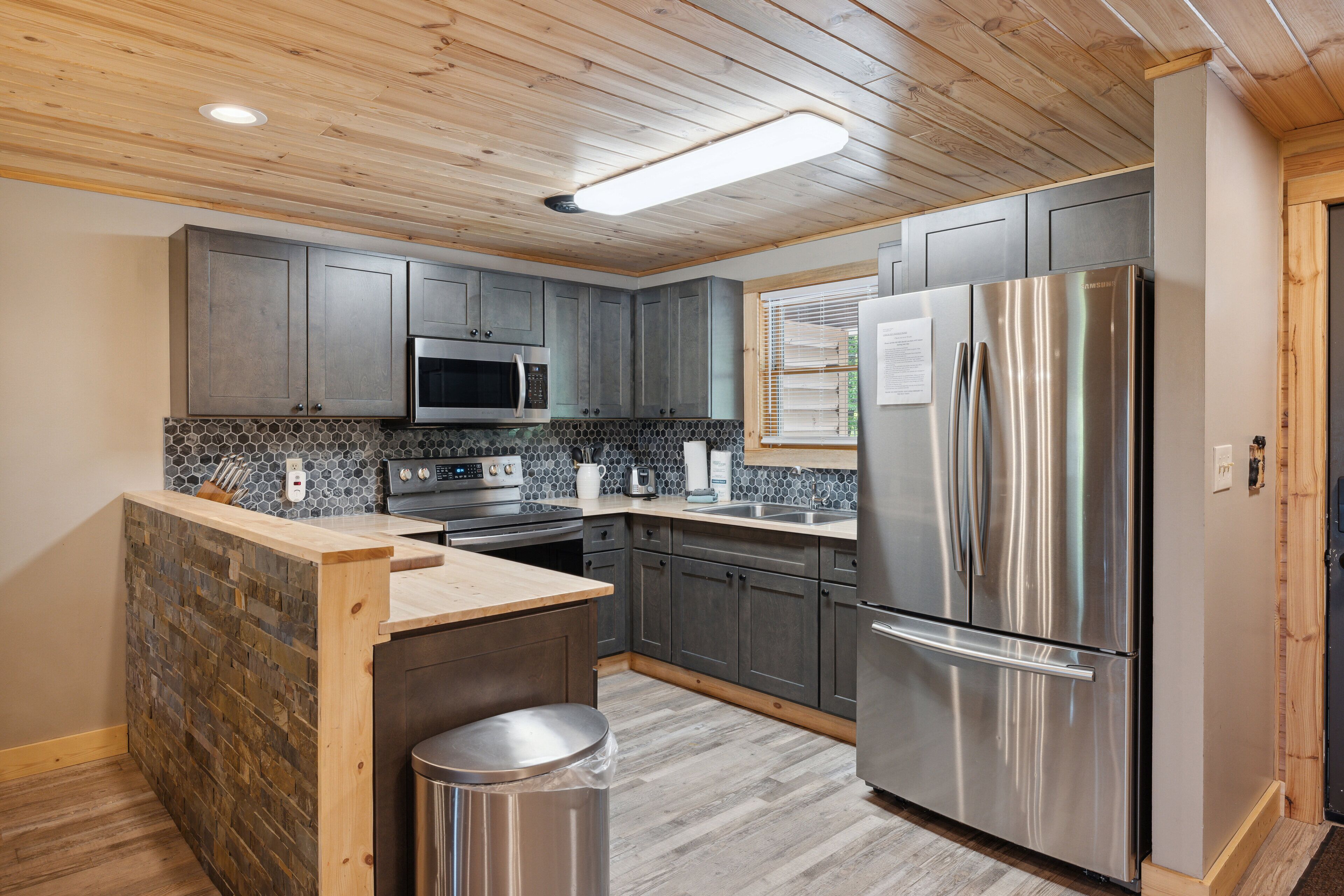 Dolly's Lodge 3 Sleeps 8 With Spectacular Mountain Views And Beautiful Mountain Serenity!