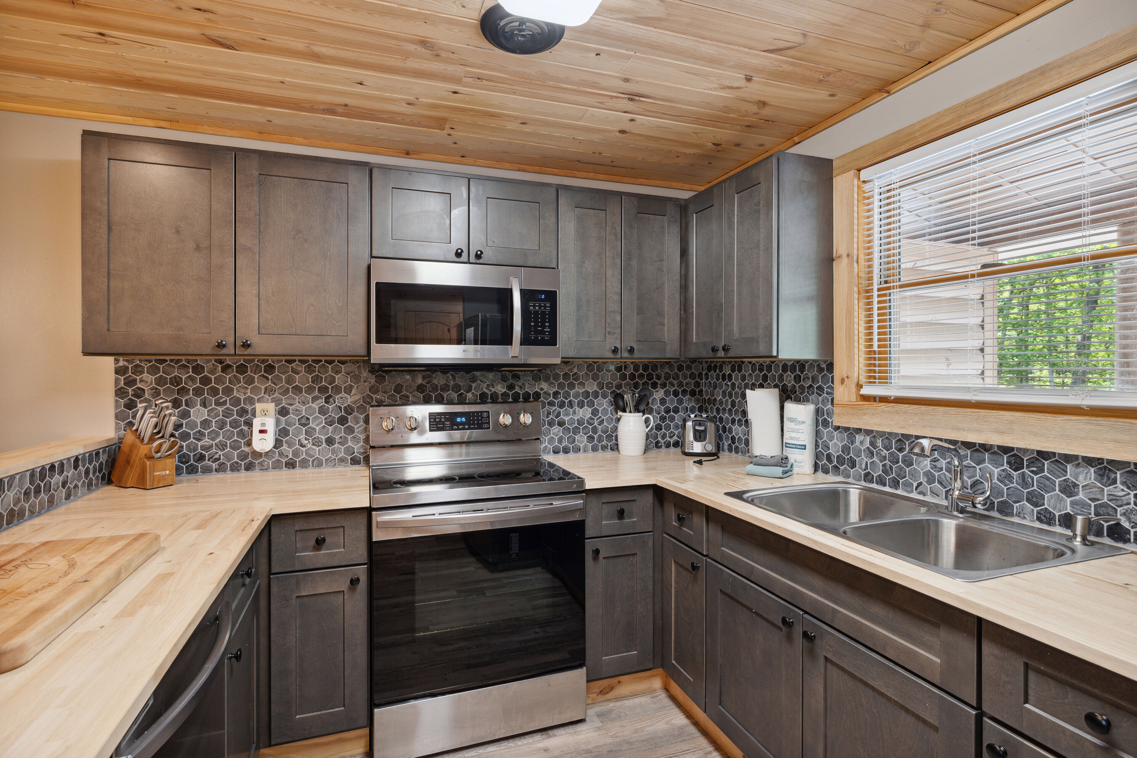 Dolly's Lodge 3 Sleeps 8 With Spectacular Mountain Views And Beautiful Mountain Serenity!