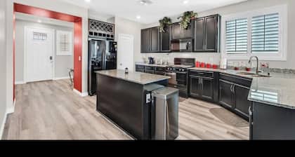 5Bdrm Prime Location Oasis